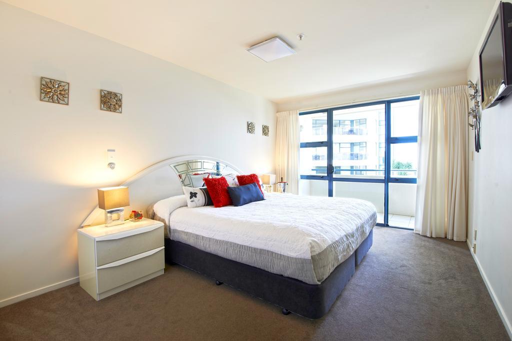 Oceanside & Twin Towers 4*